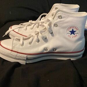 White platforms converse! Never worn. Size 6